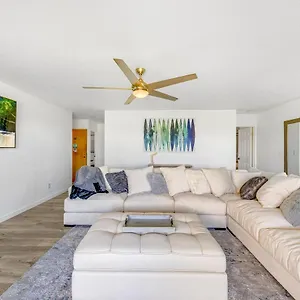 Newly Renovated With Sup Paddle Boards And Golf Clubs Included Apartment